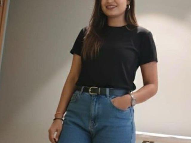 Call girls in Sector 12 Noida 9990233396 Escorts service