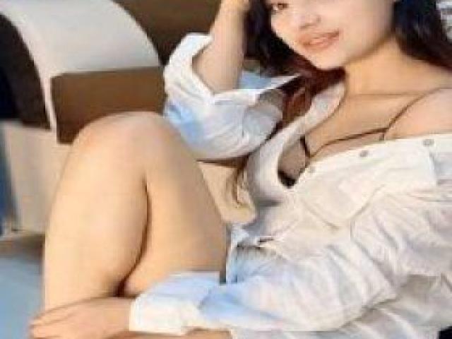 Call, Girls In Gaur City 1- 2 Noida 9990411176 Female Escorts Service In Delhi/NCR